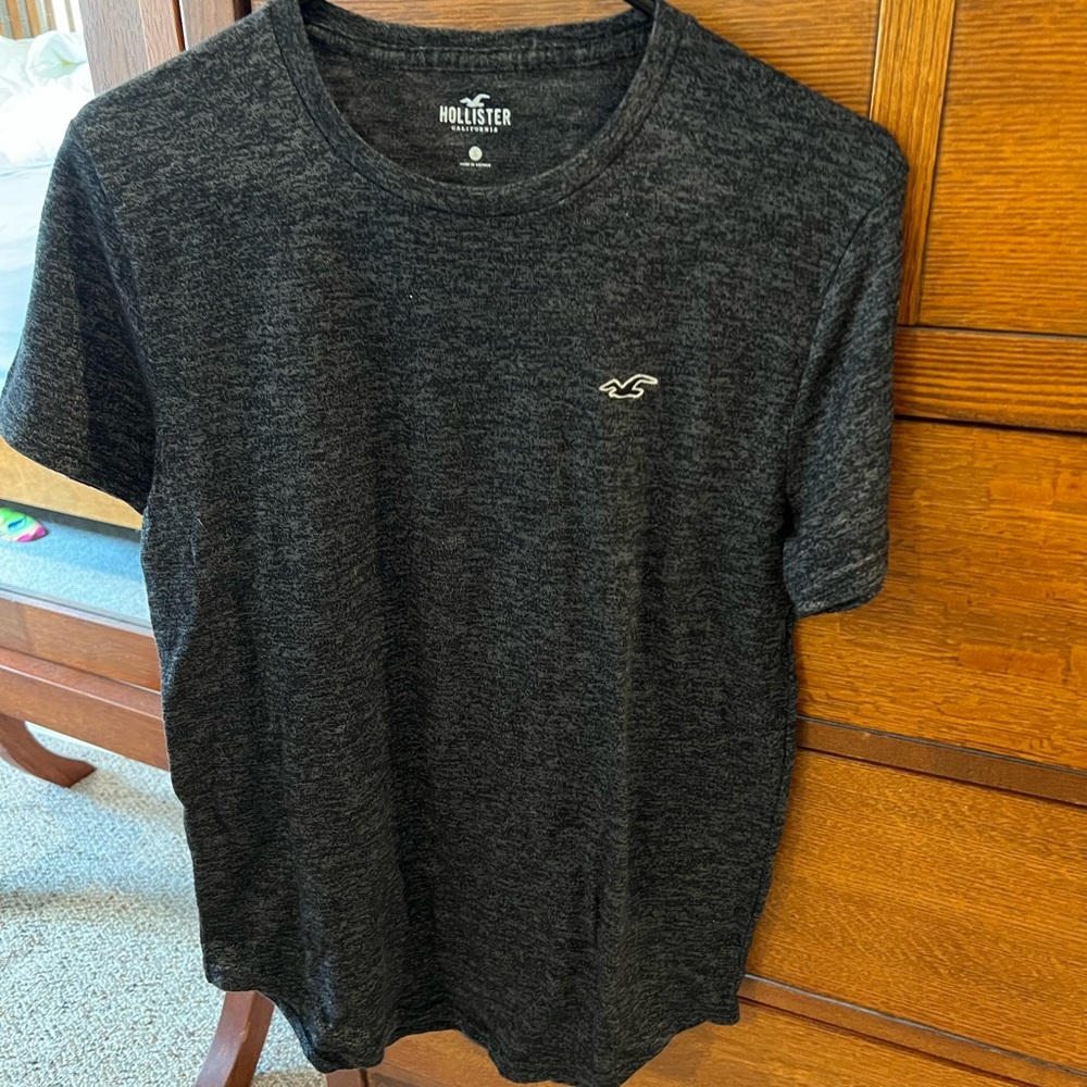Men’s S Hollister short sleeve curved hem tee